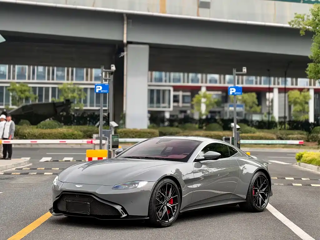 Aston Martin V8 Vantage — миниатюра 3