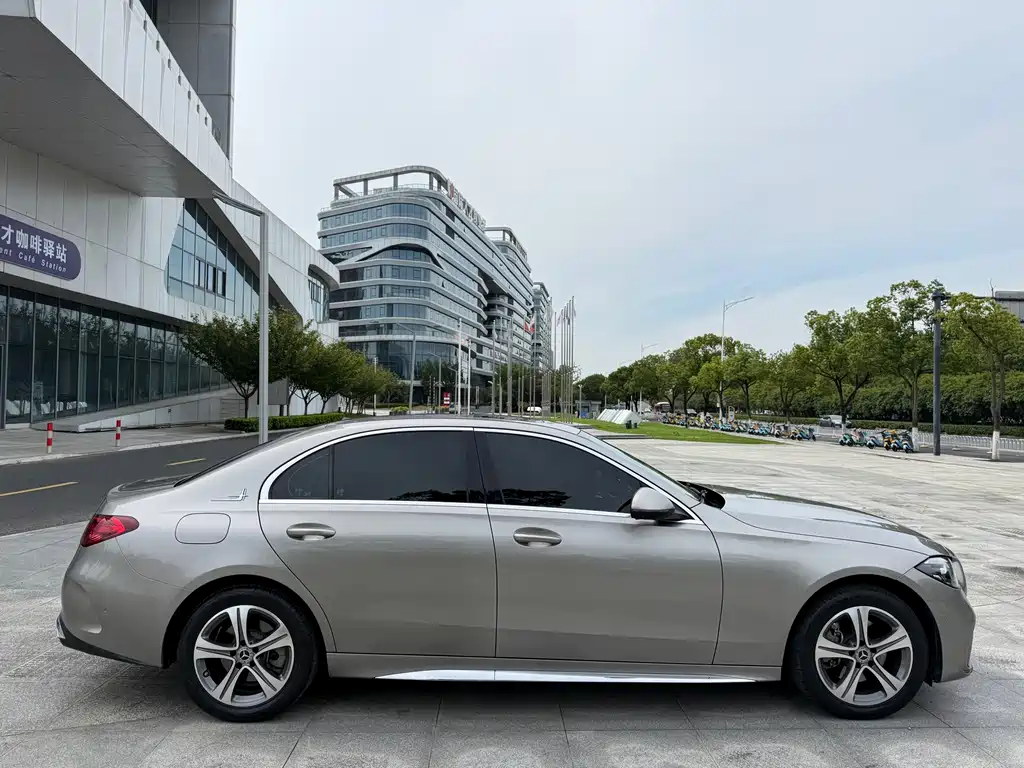 Mercedes-Benz C-Class — миниатюра 9