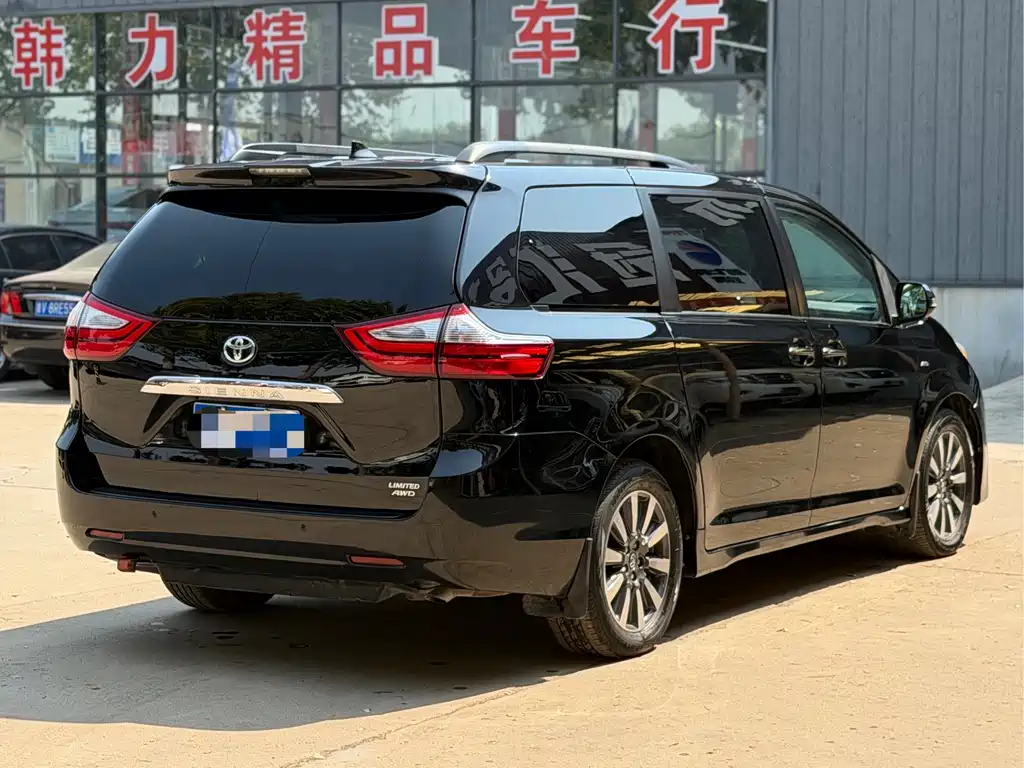 Toyota Sienna — миниатюра 7