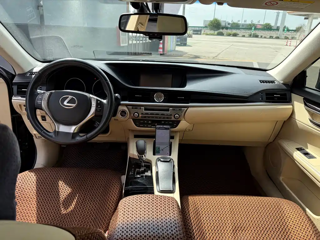 Lexus ES — миниатюра 6