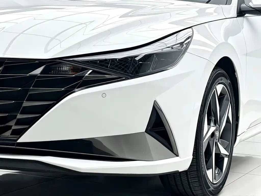 Hyundai Elantra — миниатюра 9