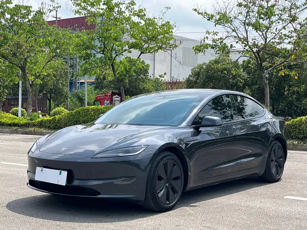 Tesla Model 3 2024