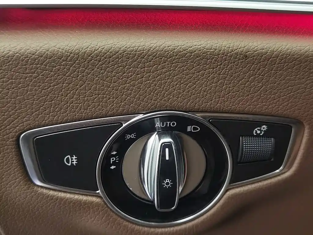 Mercedes-Benz E-Class — миниатюра 21