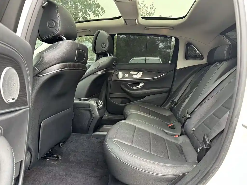 Mercedes-Benz E-Class — миниатюра 10