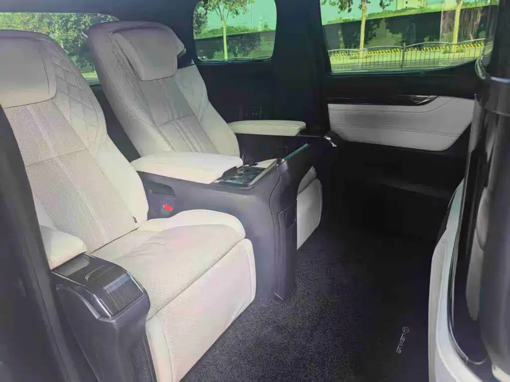 Lexus LM — миниатюра 7