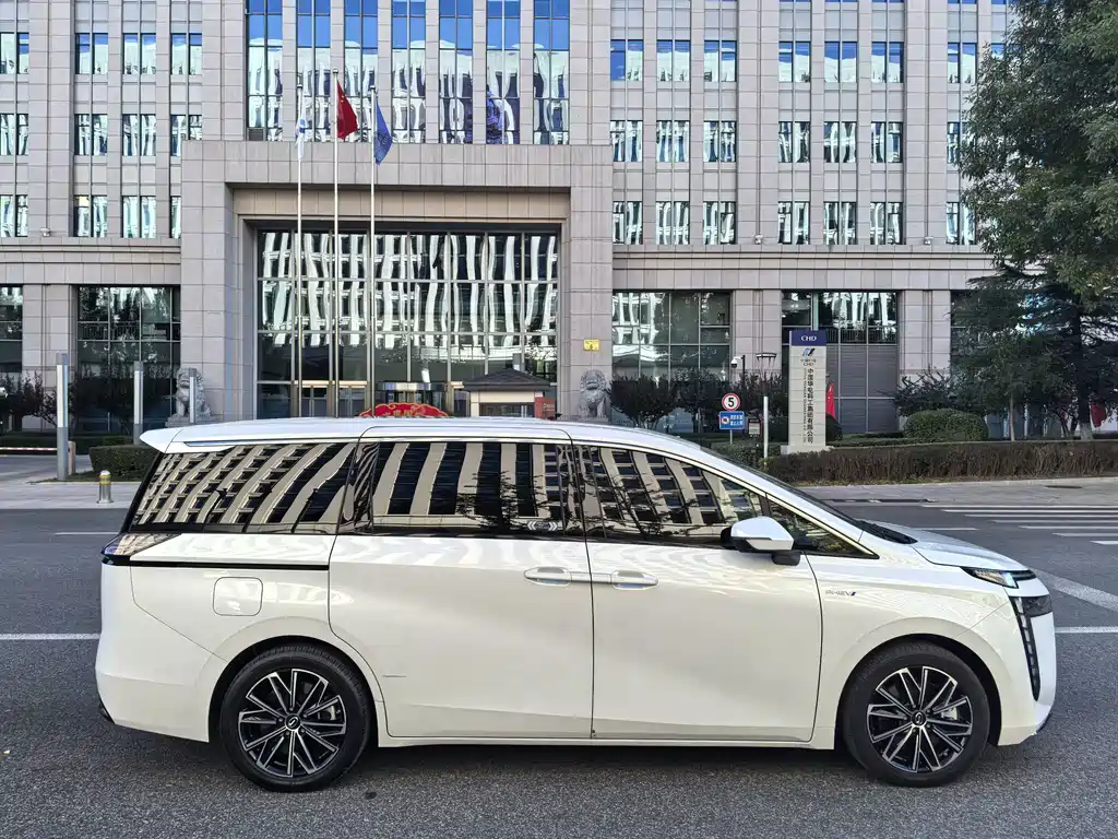 GAC Motor Trumpchi E8 PHEV — миниатюра 6