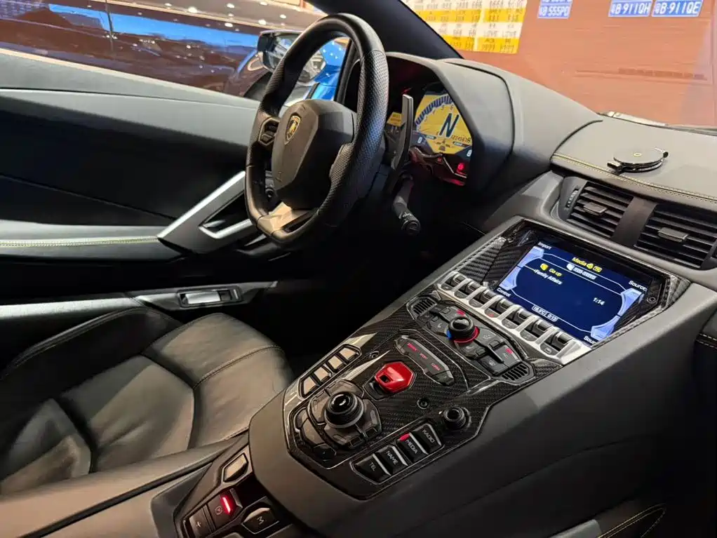 Lamborghini Aventador — миниатюра 9