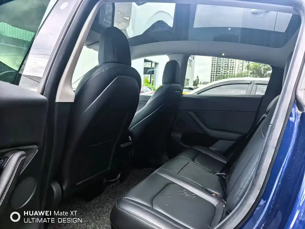 Tesla Model Y — миниатюра 7