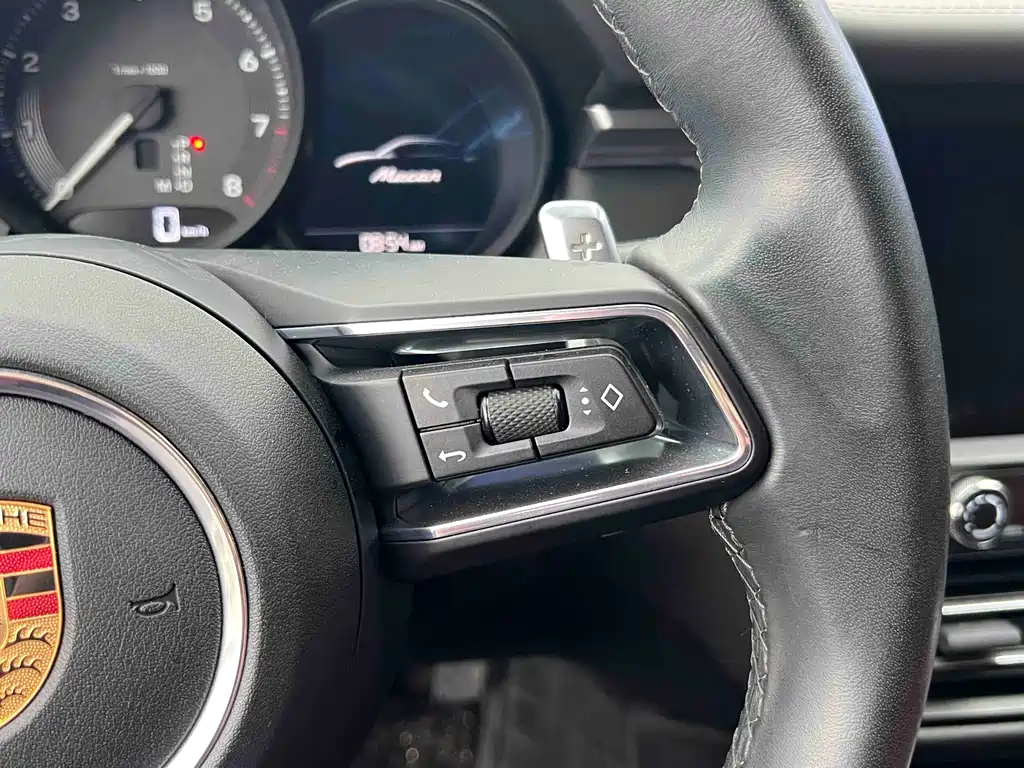 Porsche Macan — миниатюра 12