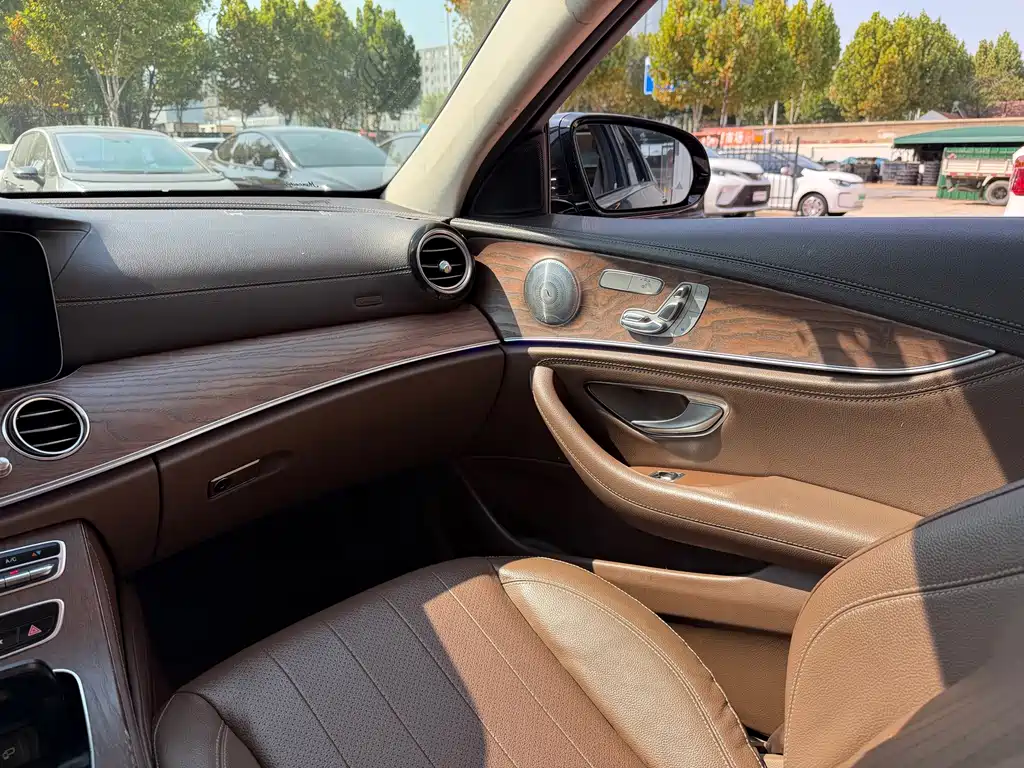 Mercedes-Benz E-Class — миниатюра 10