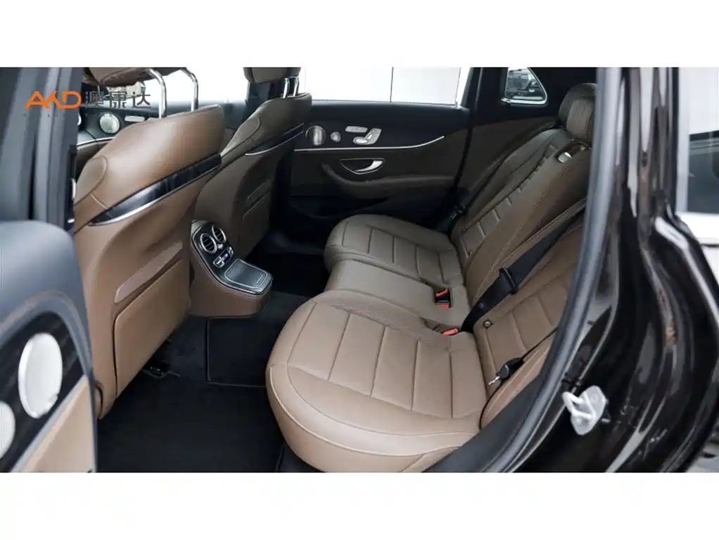 Mercedes-Benz E-Class — миниатюра 7