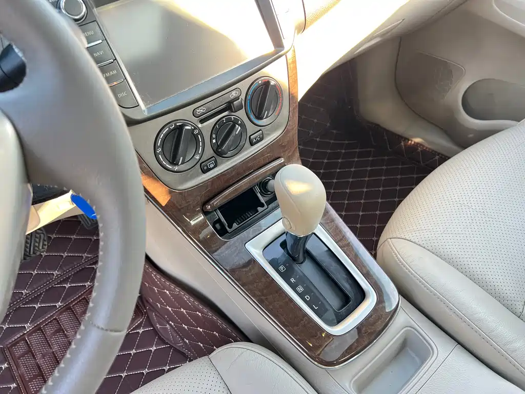 Nissan Sylphy 2012 1.6XL CVT Luxury