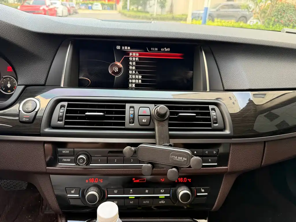 BMW 5 Series — миниатюра 12
