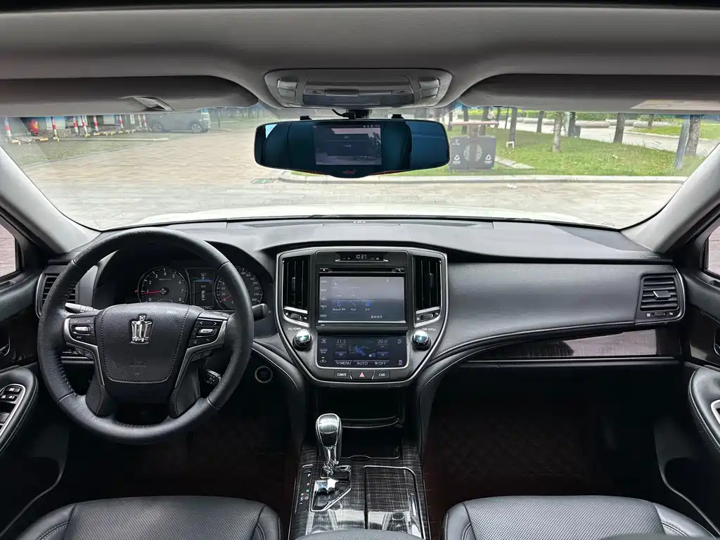 Toyota Crown 2015 2.0T Fashion