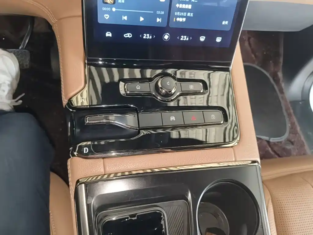 NIO ES8 — миниатюра 14