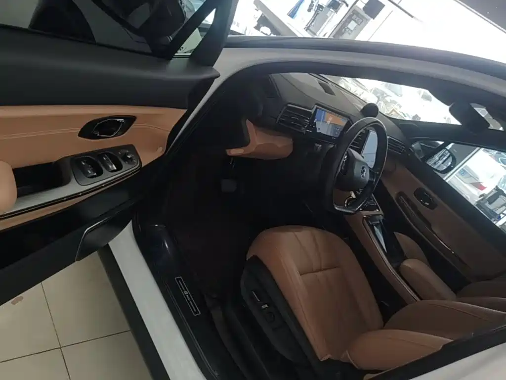 NIO ES8 — миниатюра 16