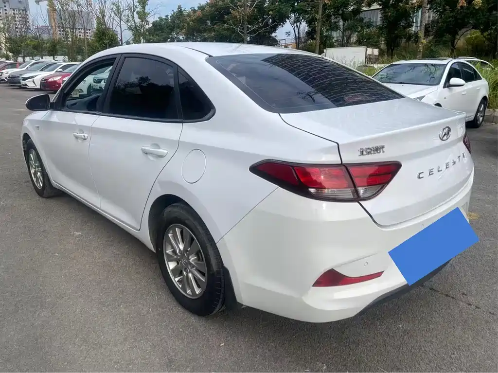 Hyundai Elantra — миниатюра 9