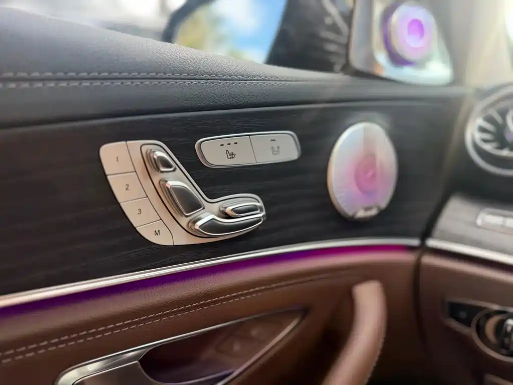 Mercedes-Benz E-Class — миниатюра 12