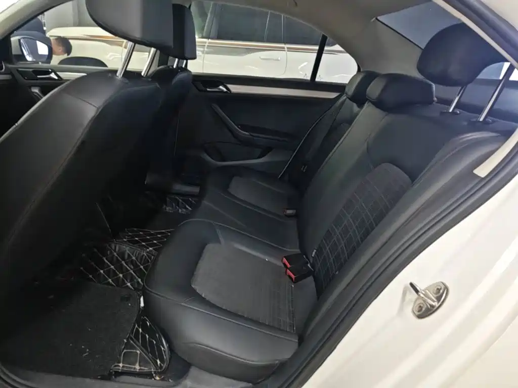 Volkswagen Jetta — миниатюра 17