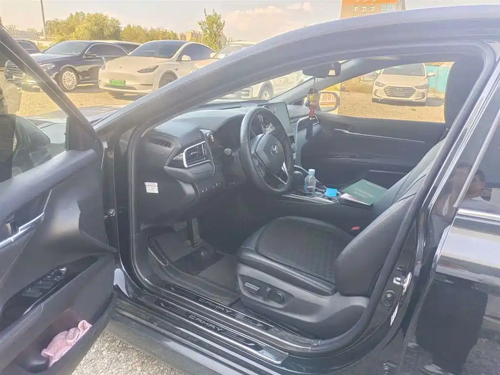 Toyota Camry — миниатюра 9