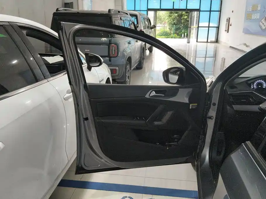 Peugeot 408 — миниатюра 7