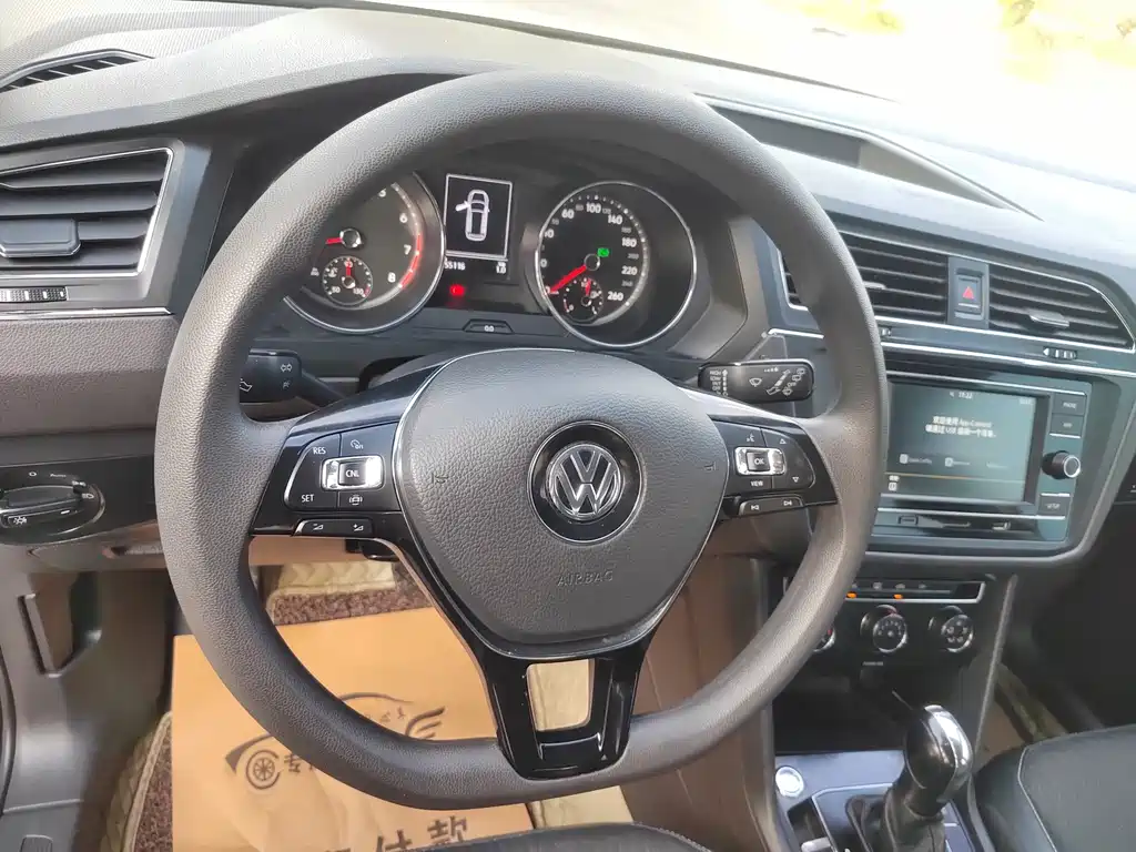 Volkswagen Tiguan L — миниатюра 10