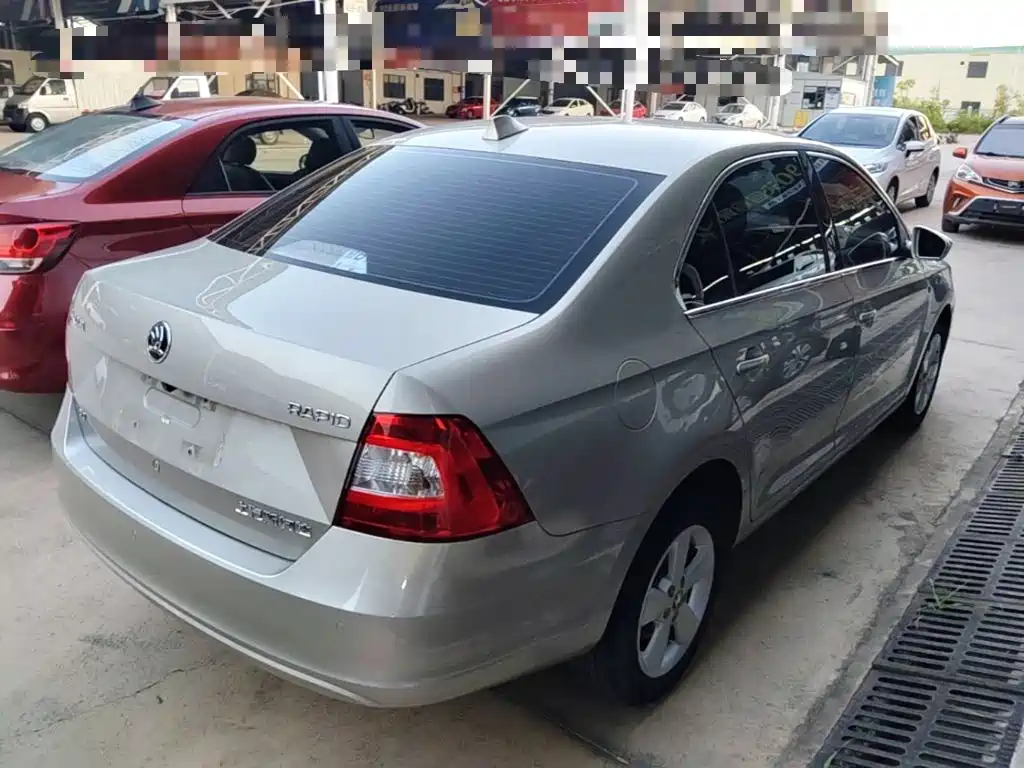 Skoda Rapid — миниатюра 7