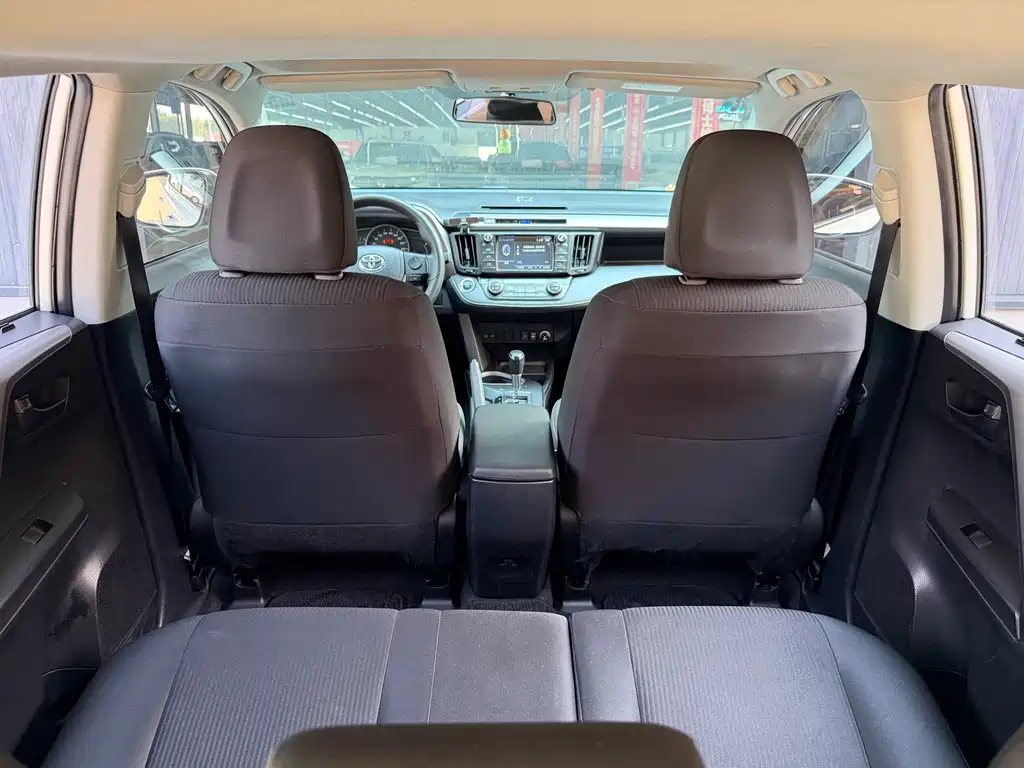 Toyota RAV4 — миниатюра 10