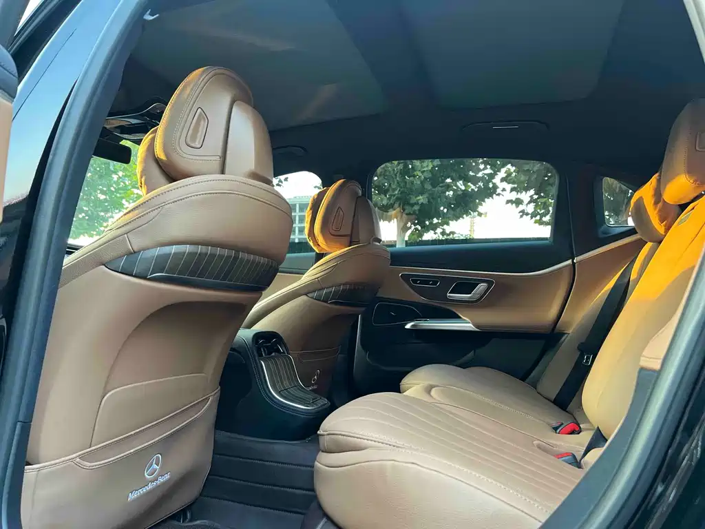 Mercedes-Benz E-Class — миниатюра 6