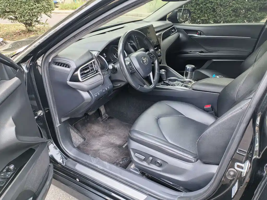 Toyota Camry — миниатюра 5