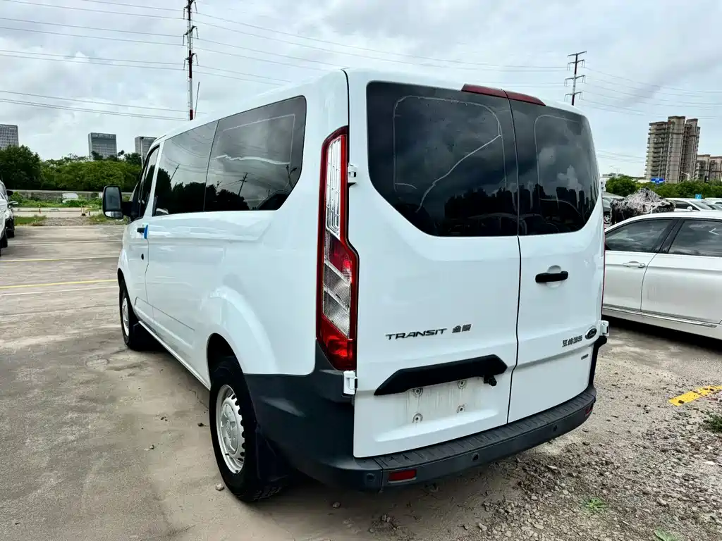 Ford Transit — миниатюра 8