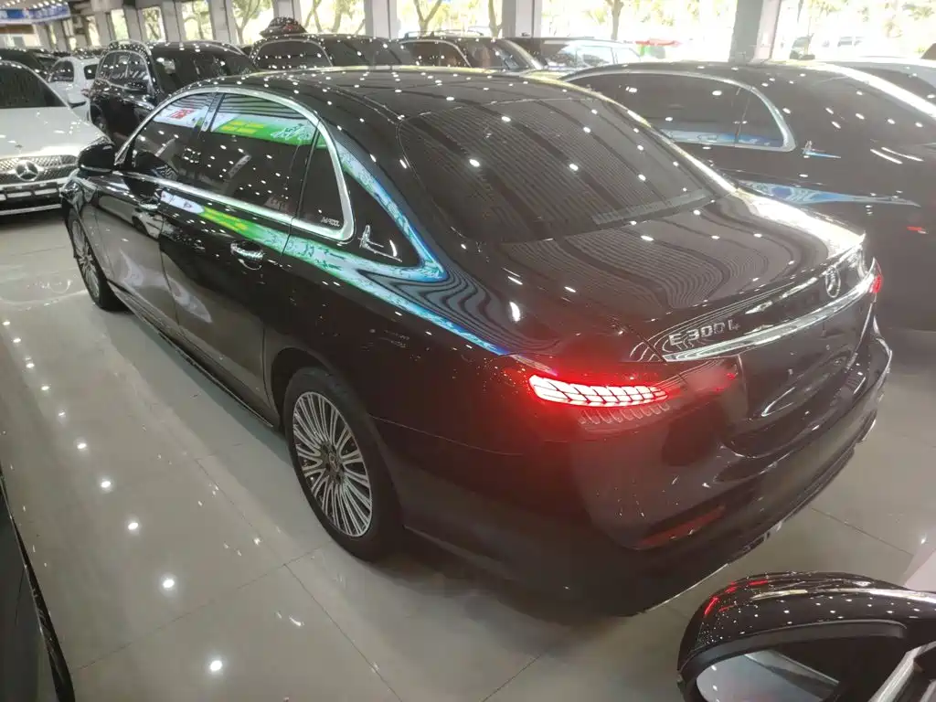 Mercedes-Benz E-Class — миниатюра 12
