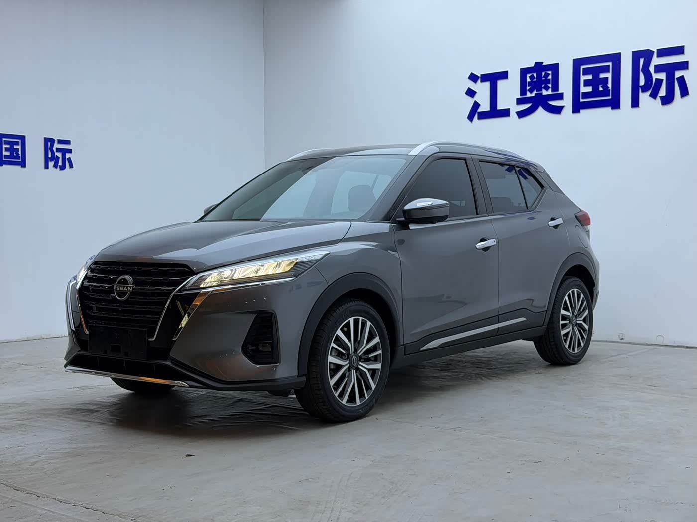 Nissan Kicks 1.5 л 2023 г. Серебристо-серый, пробег 19000 км