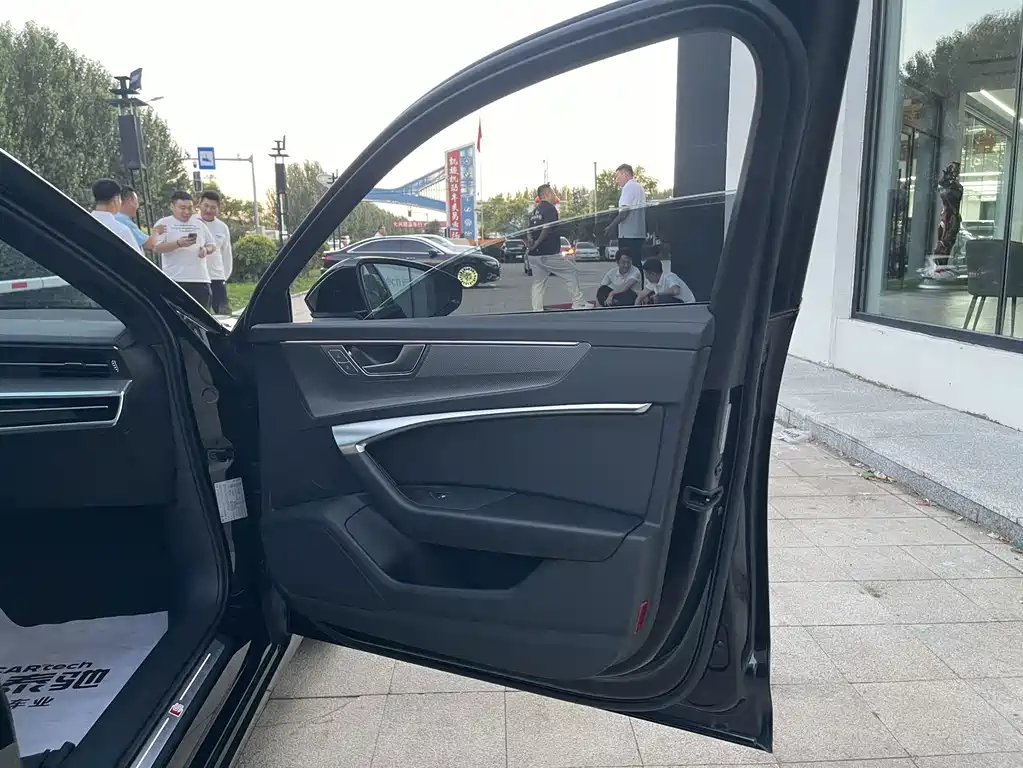 Audi A6L New Energy — миниатюра 9