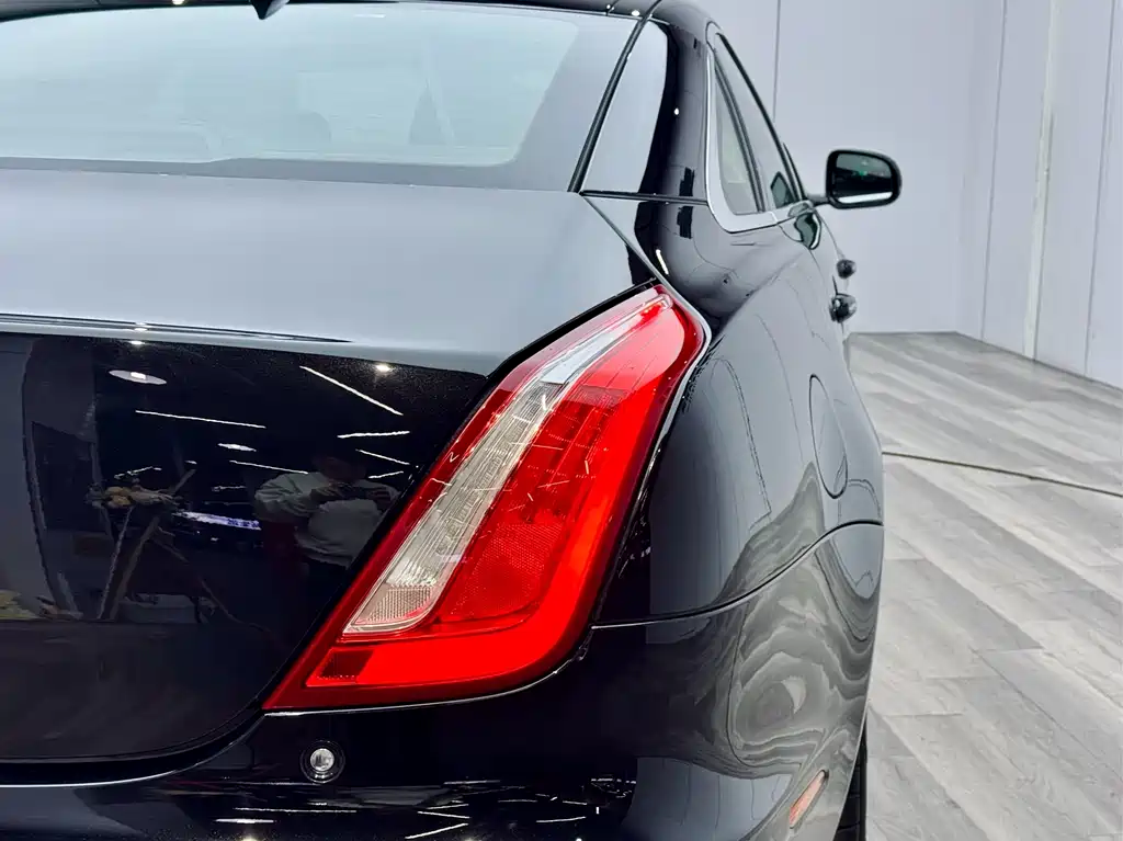 Jaguar XJ — миниатюра 28