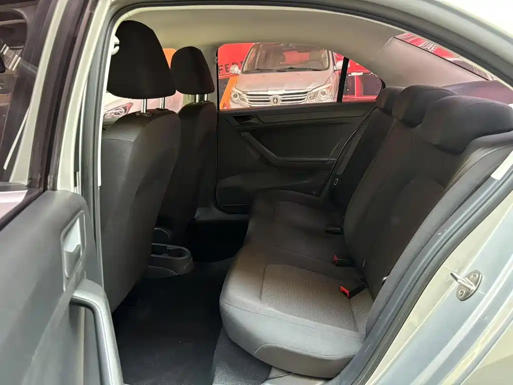 Volkswagen Jetta — миниатюра 10