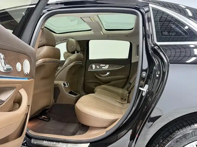 Mercedes-Benz E-Class — миниатюра 8