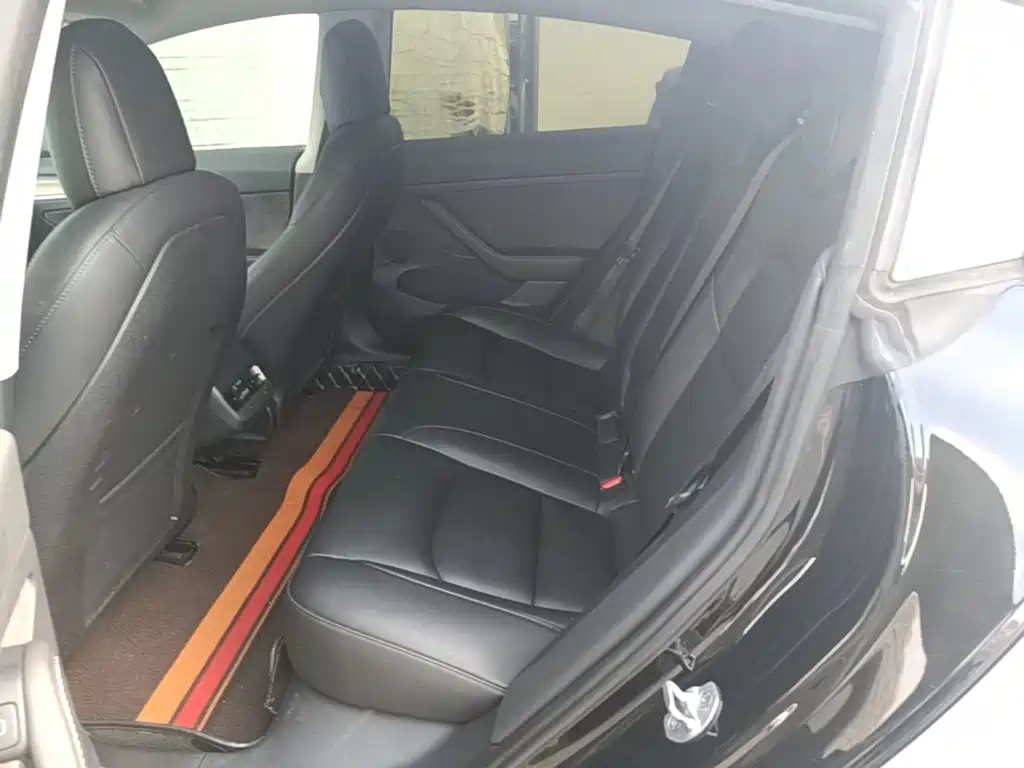 Tesla Model 3 — миниатюра 17