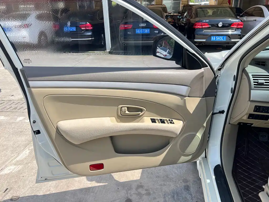 Nissan Sylphy 2012 1.6XE MT Comfort