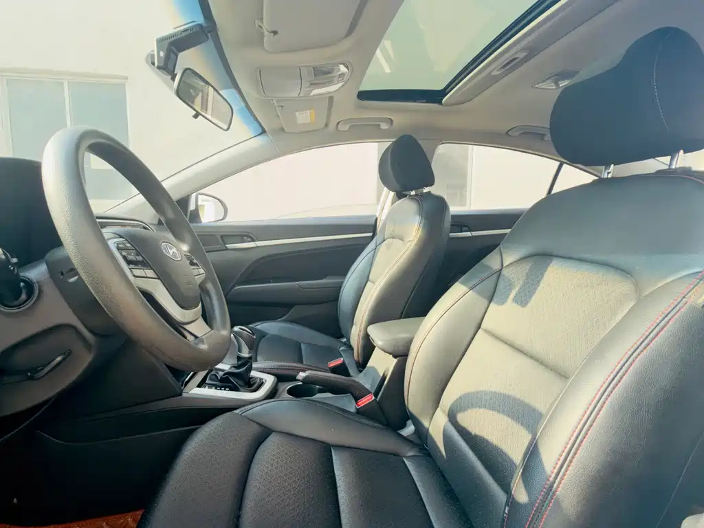 Hyundai Elantra — миниатюра 4