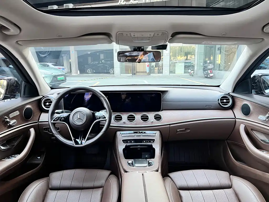 Mercedes-Benz E-Class — миниатюра 6