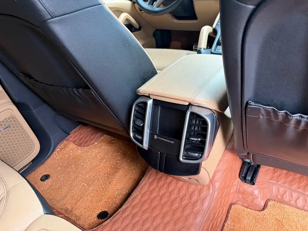 Porsche Cayenne — миниатюра 12