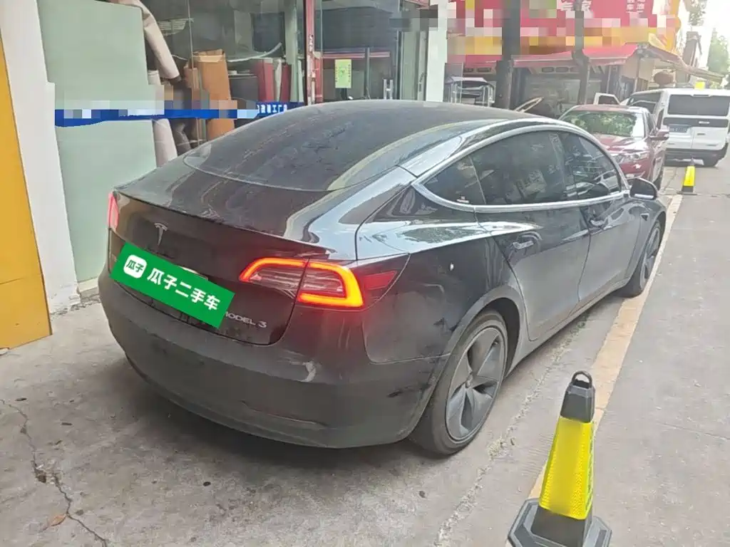 Tesla Model 3 — миниатюра 7
