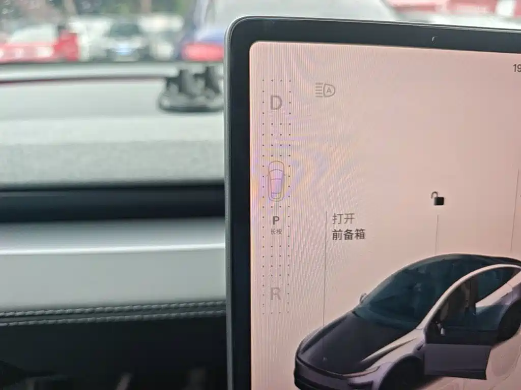 Tesla Model Y — миниатюра 14