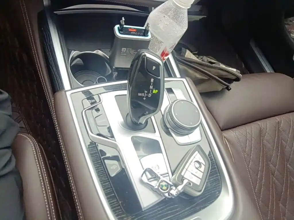 BMW 7 Series — миниатюра 14