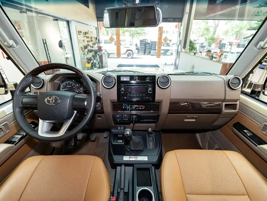 Toyota Land Cruiser LC76 2023 4.0L MT