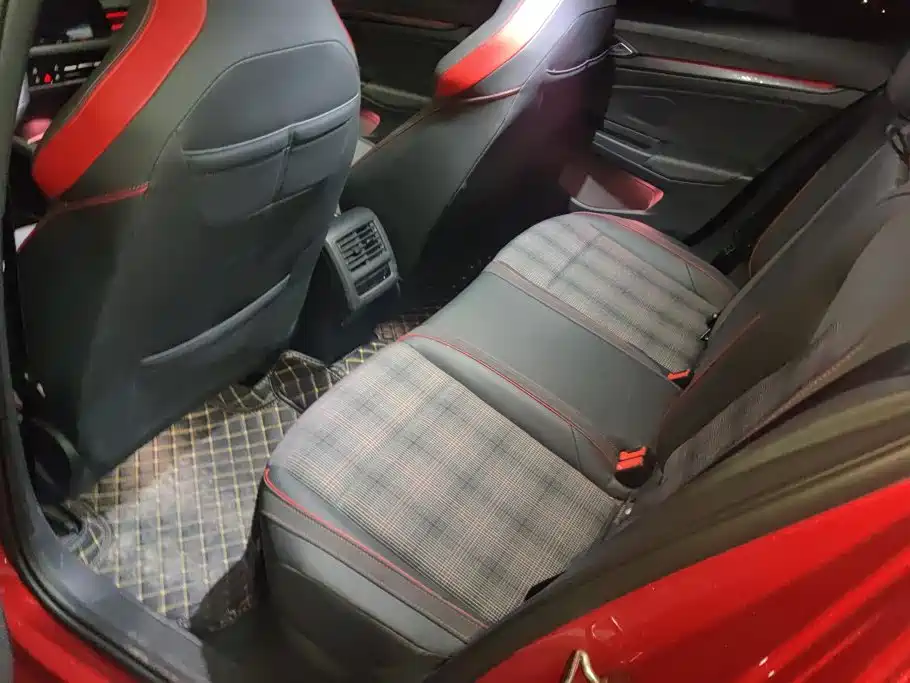 Volkswagen Golf GTI — миниатюра 11