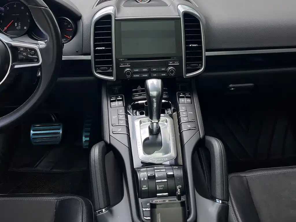 Porsche Cayenne — миниатюра 28