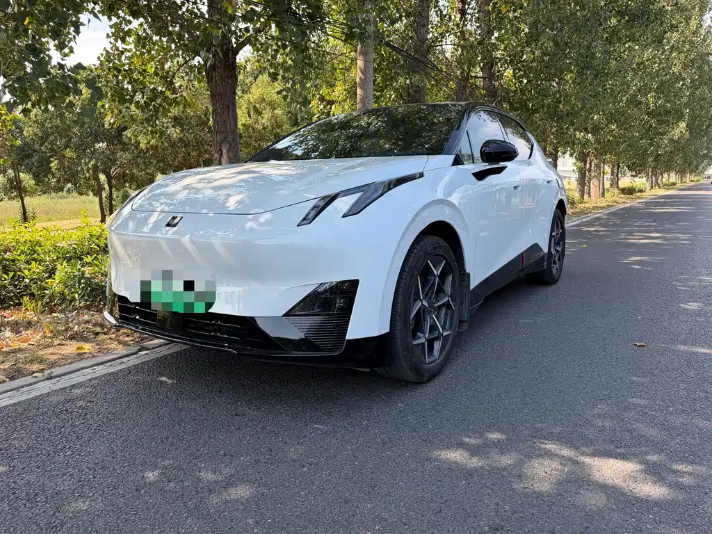 Lynk & Co Z20