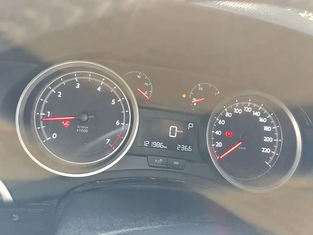 Peugeot 408 — миниатюра 12